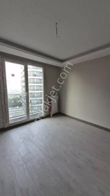Küçükçekmece Halkalı Caddesi Üzerinde Atakent Brand 2 Sitesinde Arakat Satılık 1+1 72m2 Daire — fotoğraf 33