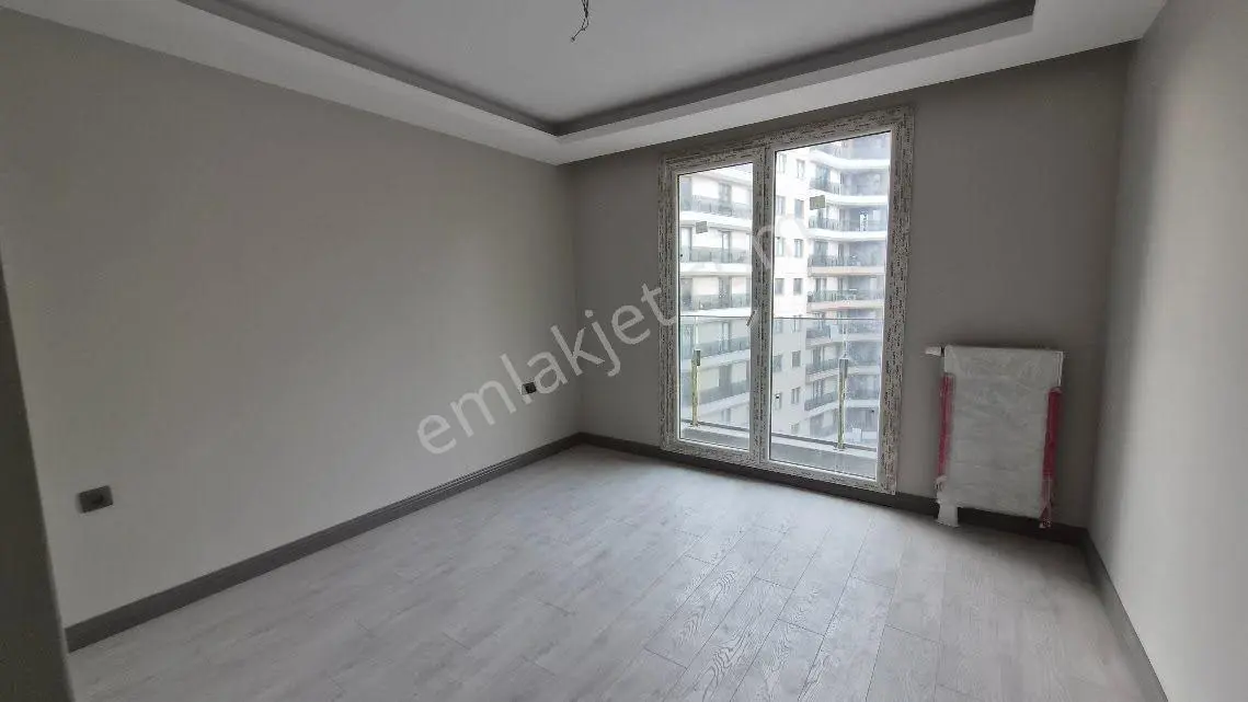 Küçükçekmece Halkalı Caddesi Üzerinde Atakent Brand 2 Sitesinde Arakat Satılık 1+1 72m2 Daire — fotoğraf 35