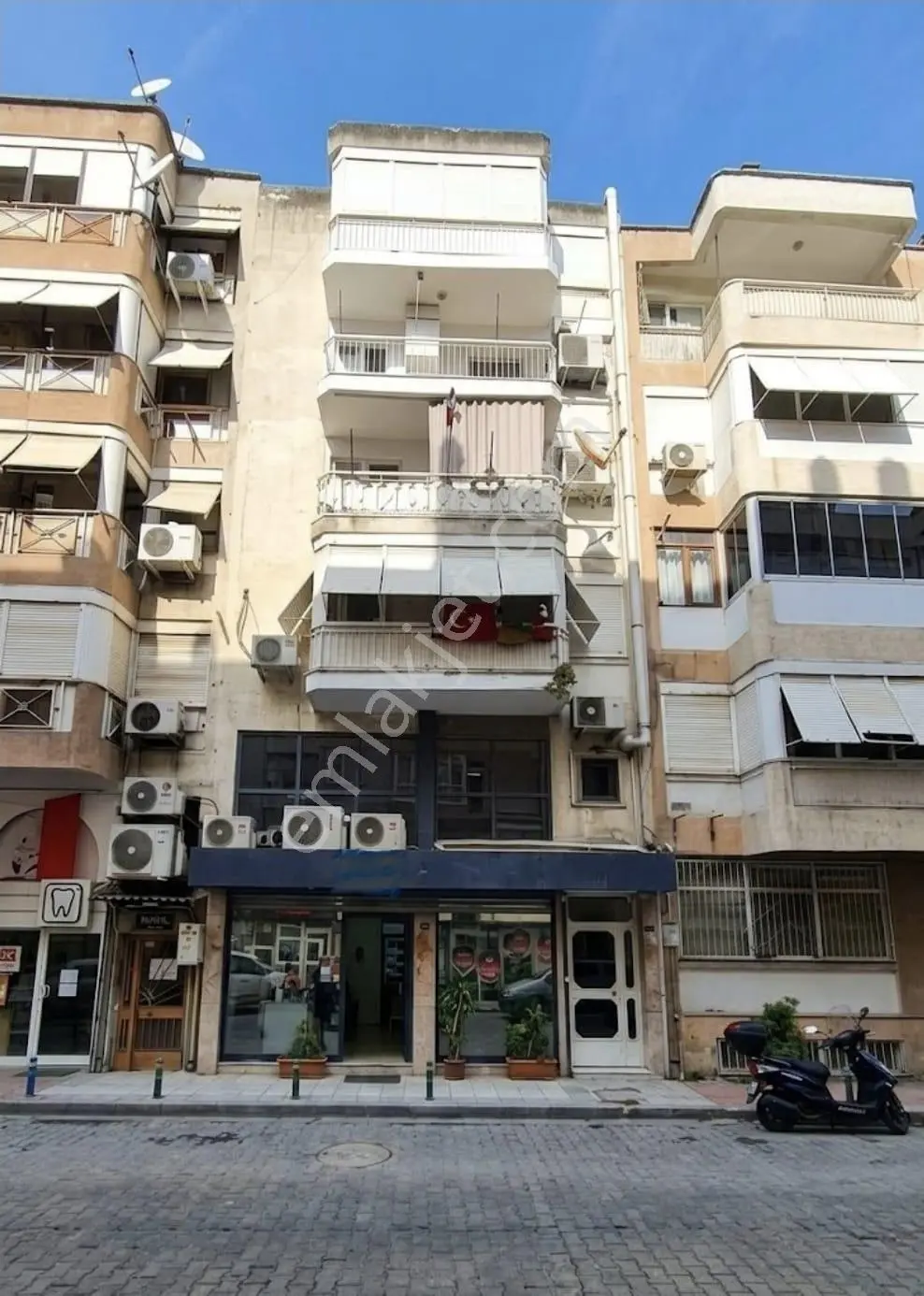 29 Karşıyaka Nergız De 2+1 Satılık Arakat Daıre