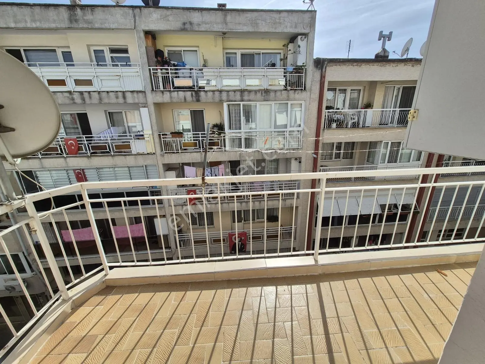 29 Karşıyaka Nergız De 2+1 Satılık Arakat Daıre — fotoğraf 15