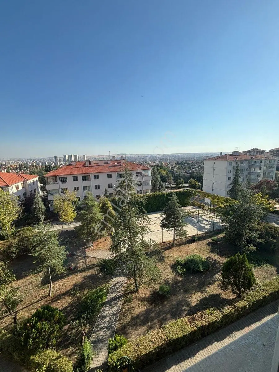 Nezih Bir Aile Sitesinde Yemyeşil Peyzaj Satılık 3+1 — fotoğraf 10