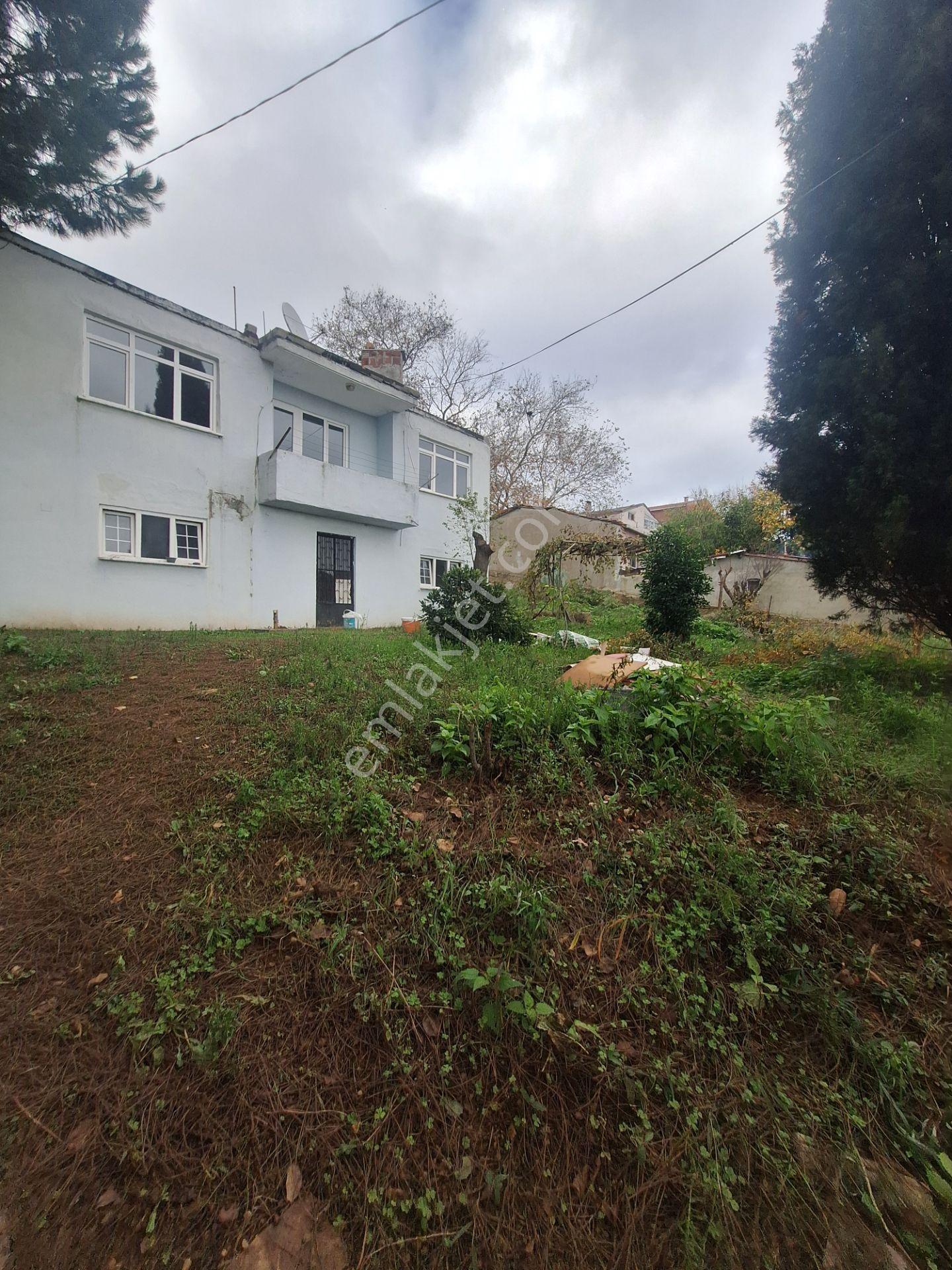 Sarıyer Kocatas Mahallesinde Geniş Kullanımlı Bahçe İçinde 3+1 Sobalı Satılık 2 Katlı Bina — fotoğraf 3