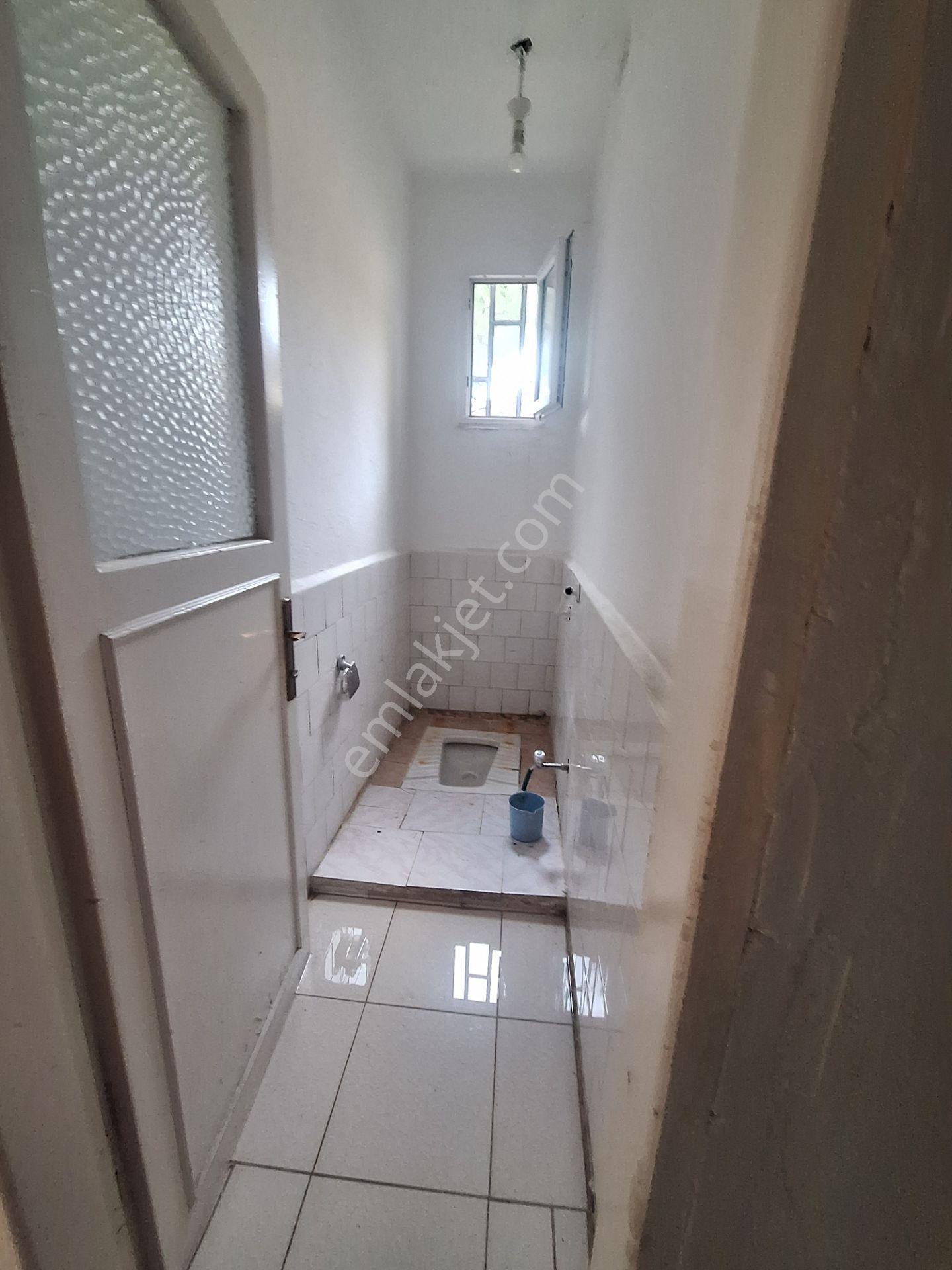 Sarıyer Kocatas Mahallesinde Geniş Kullanımlı Bahçe İçinde 3+1 Sobalı Satılık 2 Katlı Bina — fotoğraf 9