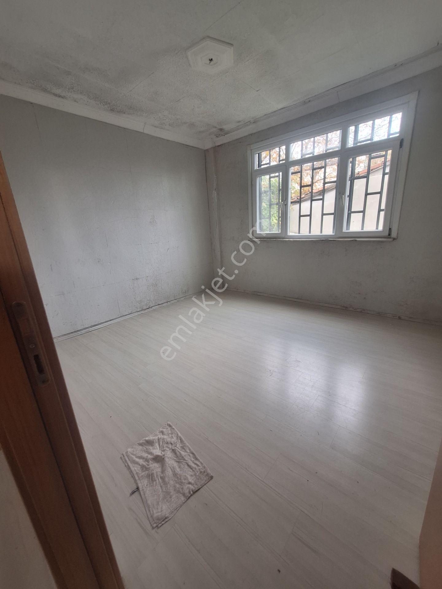 Sarıyer Kocatas Mahallesinde Geniş Kullanımlı Bahçe İçinde 3+1 Sobalı Satılık 2 Katlı Bina — fotoğraf 15