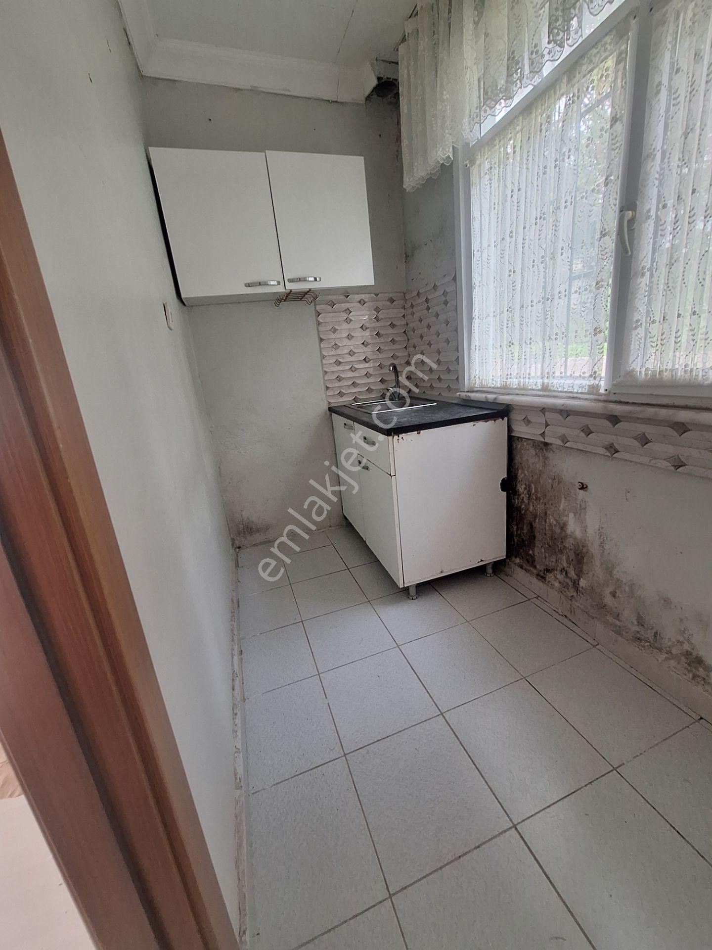 Sarıyer Kocatas Mahallesinde Geniş Kullanımlı Bahçe İçinde 3+1 Sobalı Satılık 2 Katlı Bina — fotoğraf 16