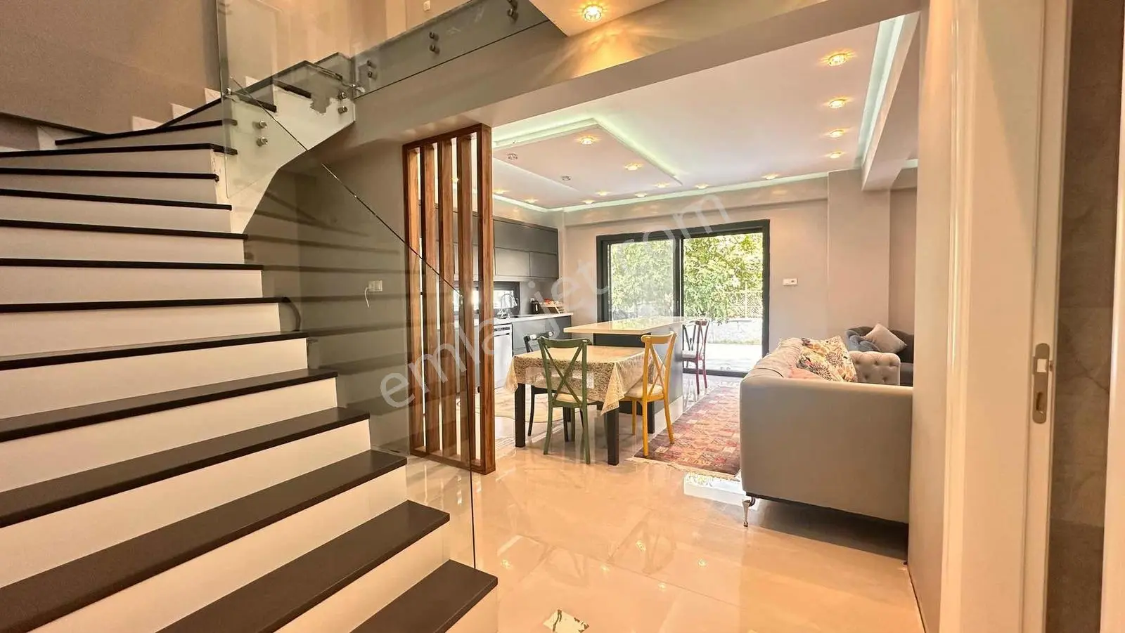 Akhisar Medarda Geniş Bahçeli 4+1 Satılık Villa — fotoğraf 6