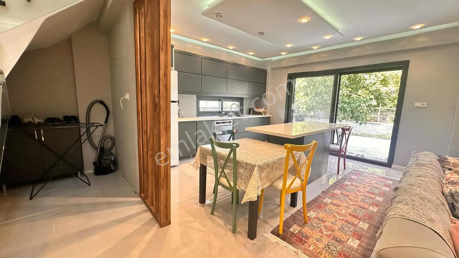 Akhisar Medarda Geniş Bahçeli 4+1 Satılık Villa — fotoğraf 9