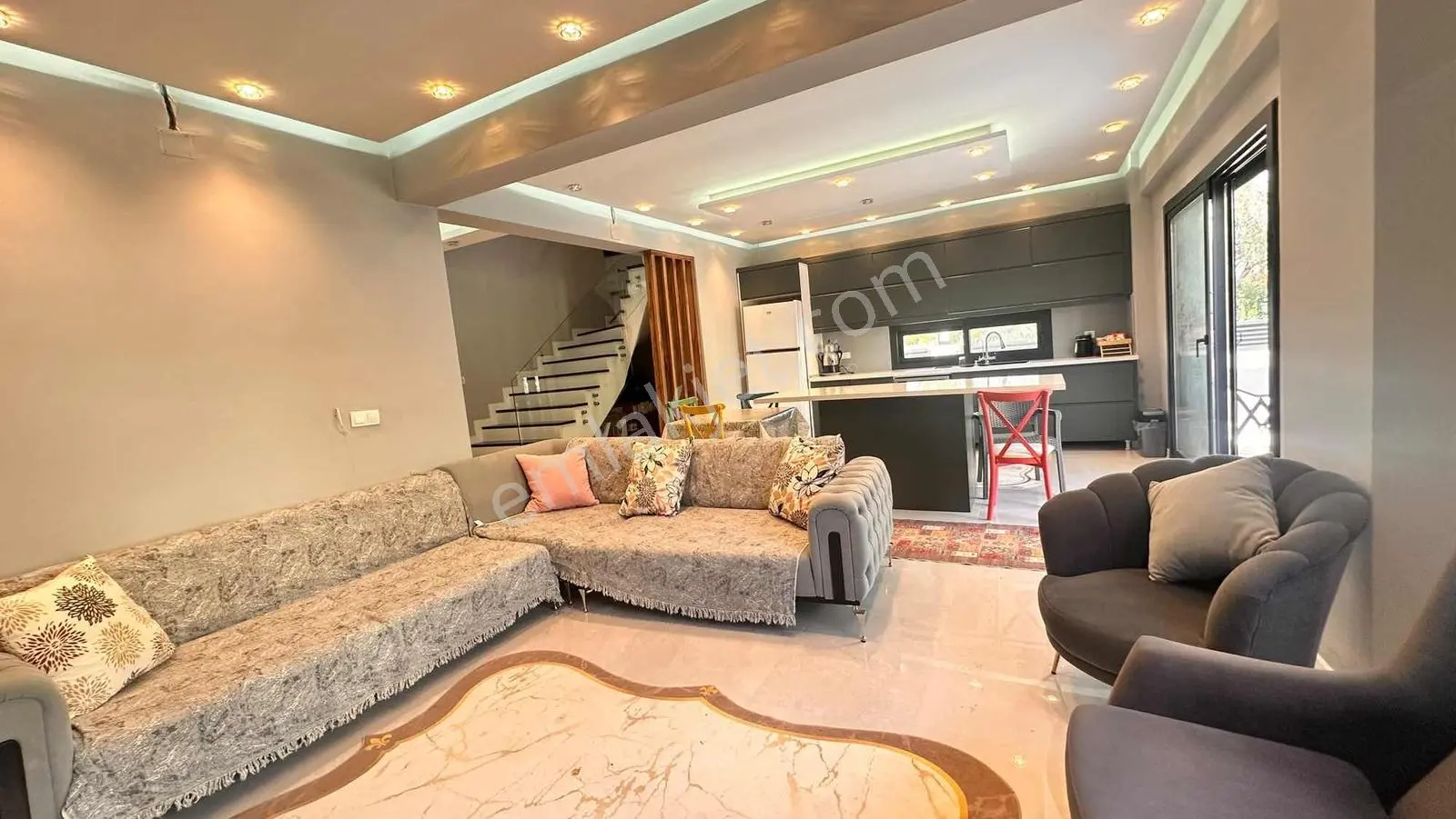 Akhisar Medarda Geniş Bahçeli 4+1 Satılık Villa — fotoğraf 11
