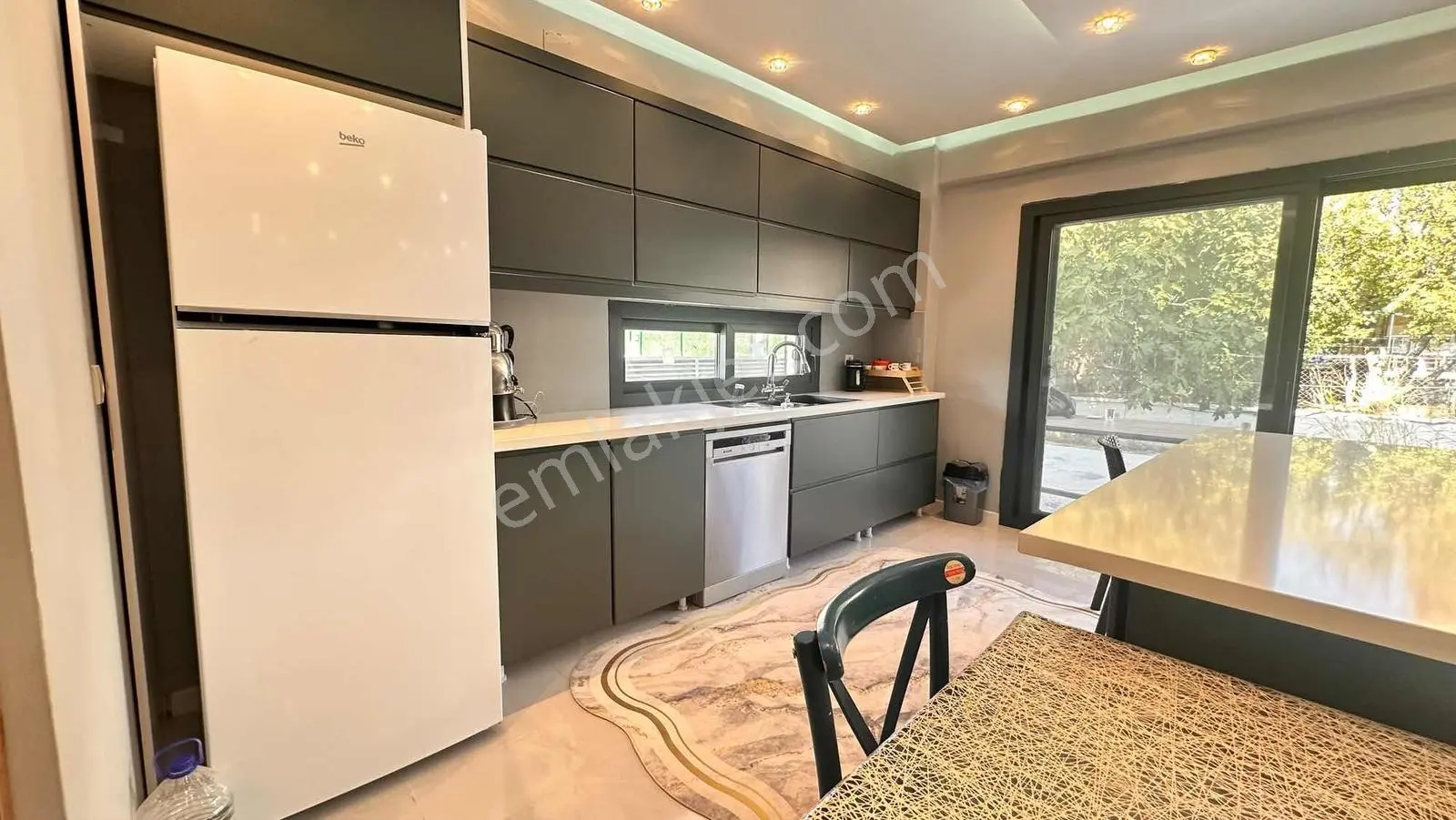 Akhisar Medarda Geniş Bahçeli 4+1 Satılık Villa — fotoğraf 13