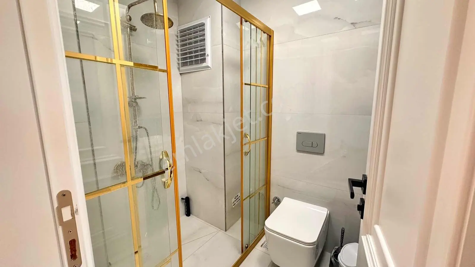 Akhisar Medarda Geniş Bahçeli 4+1 Satılık Villa — fotoğraf 22