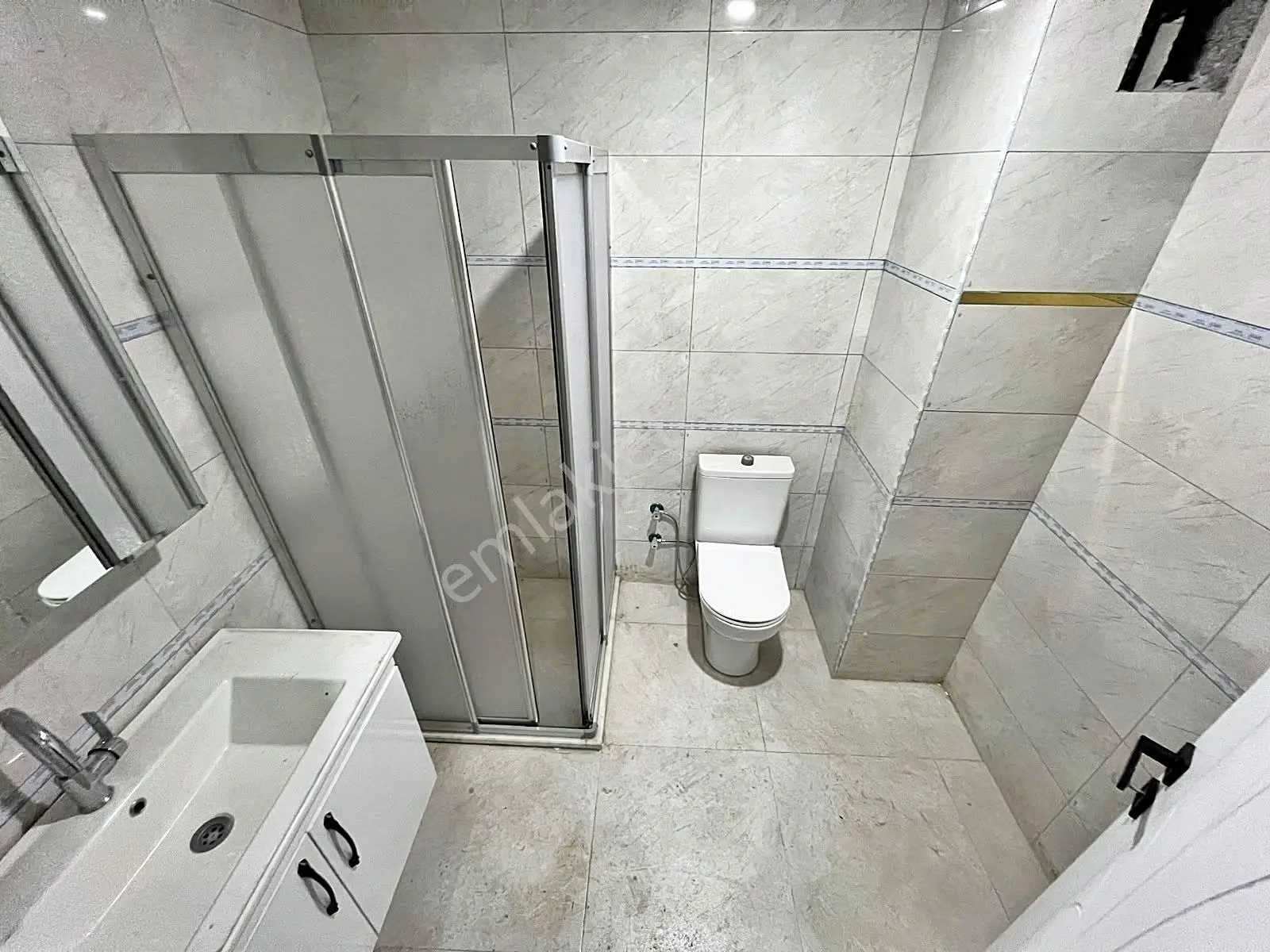 Az-er Yapı'dan Veliköyde Çift Cam Balkonlu İskanlı Satılık Daire!! — fotoğraf 17