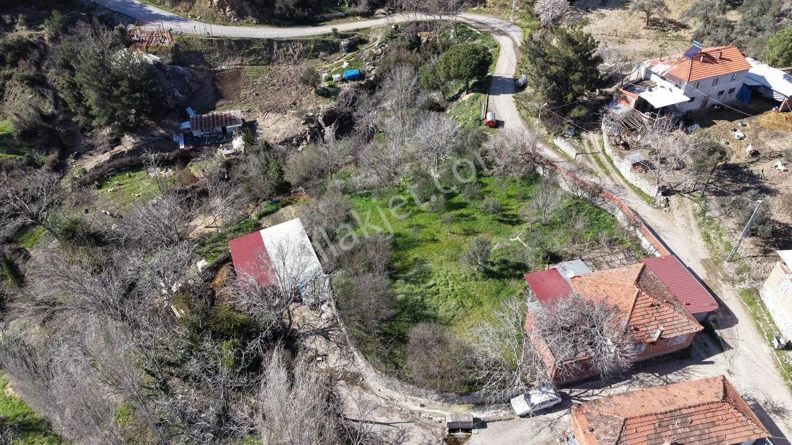 36 Bergama Akçenger Köy İçı Satılık Arazı — fotoğraf 3