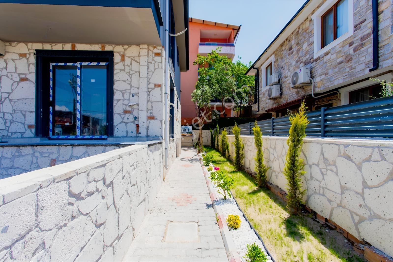 Foça Kazım Dirik Mah. Merkezi Konumda Satılık 1+1 Daire — fotoğraf 3
