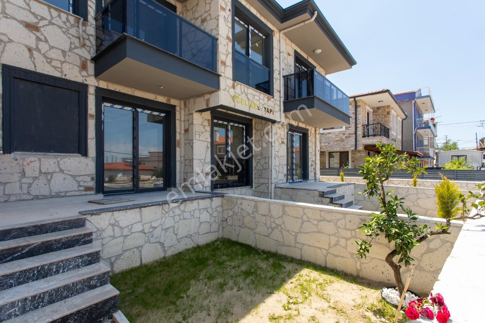 Foça Kazım Dirik Mah. Merkezi Konumda Satılık 1+1 Daire — fotoğraf 5