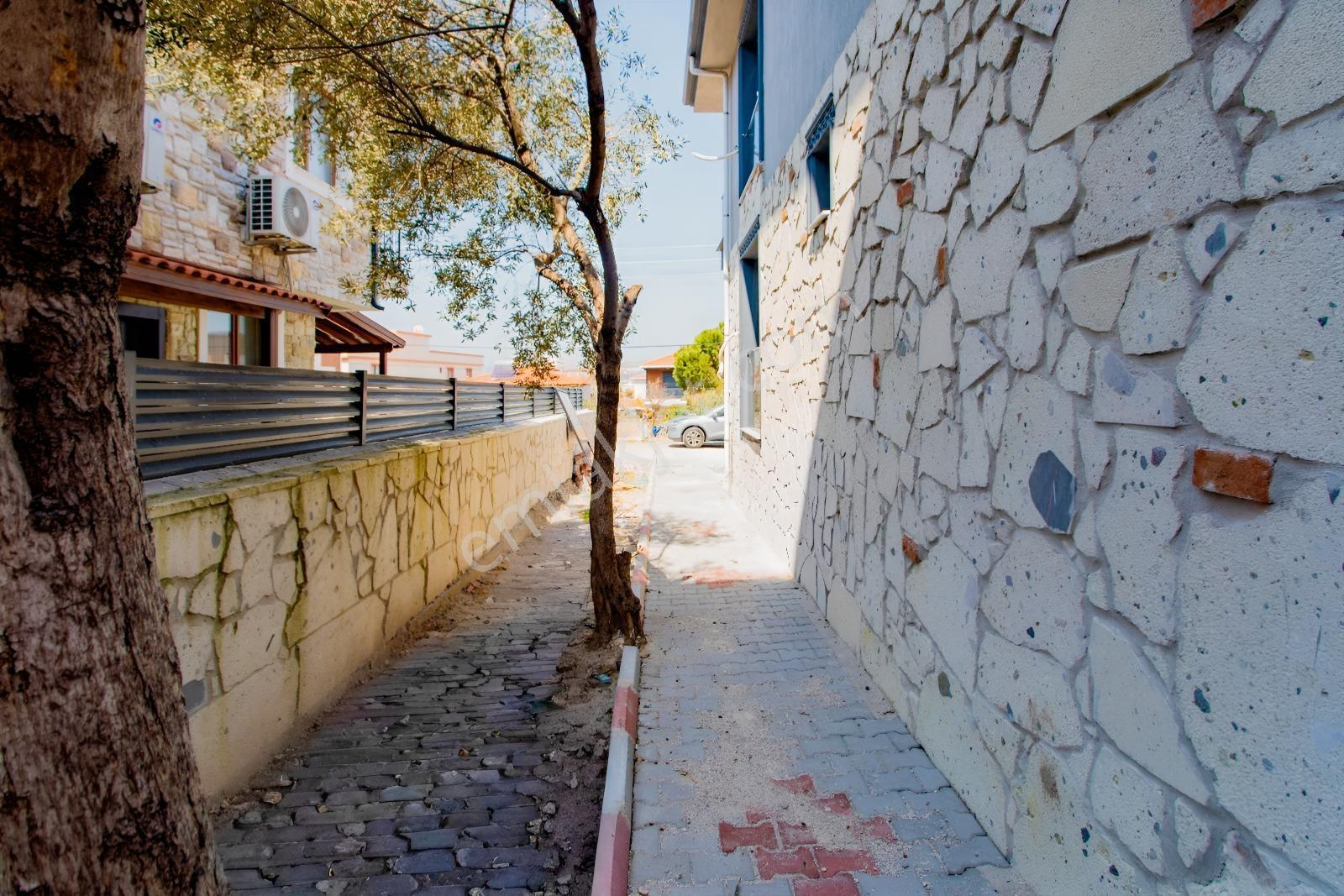 Foça Kazım Dirik Mah. Merkezi Konumda Satılık 1+1 Daire — fotoğraf 24