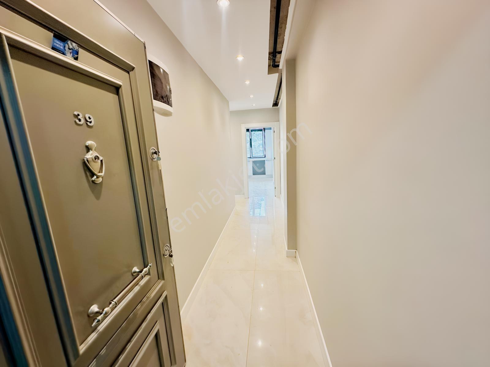 Üsküdar Altunizade'de Merkezi Konum Site İçinde 3+2 Dubleks — fotoğraf 3