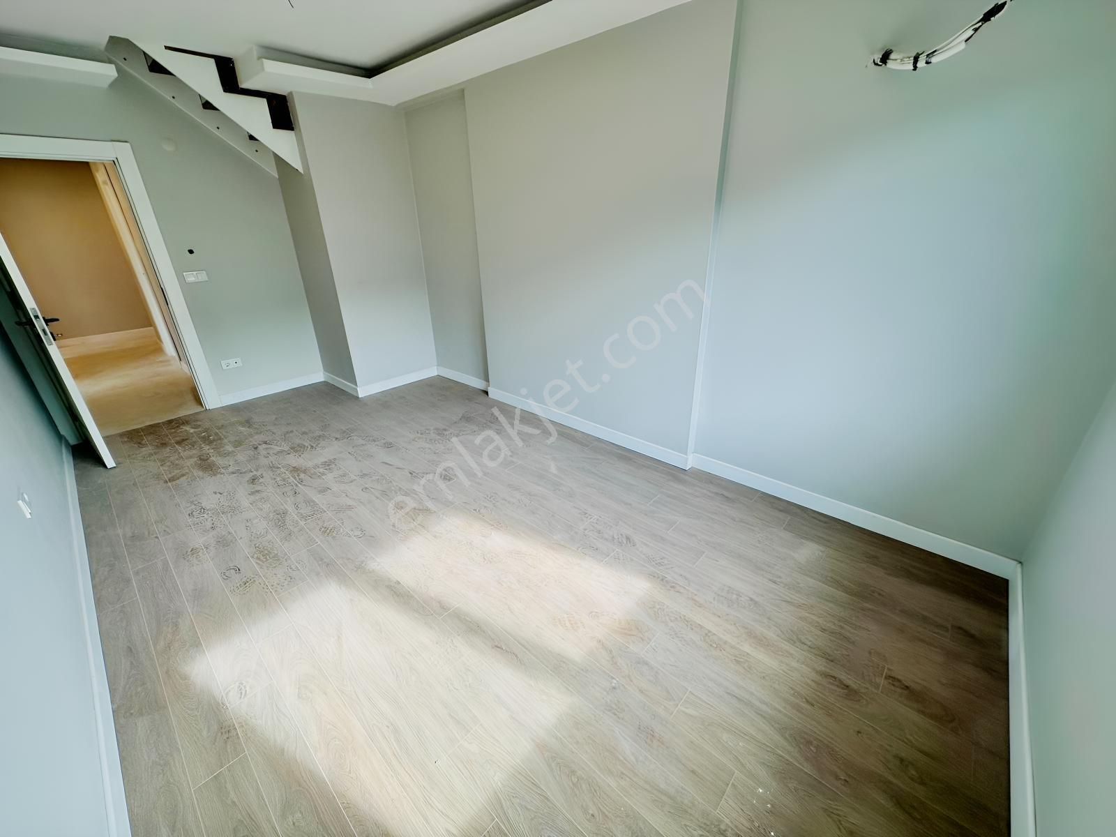 Üsküdar Altunizade'de Merkezi Konum Site İçinde 3+2 Dubleks — fotoğraf 24