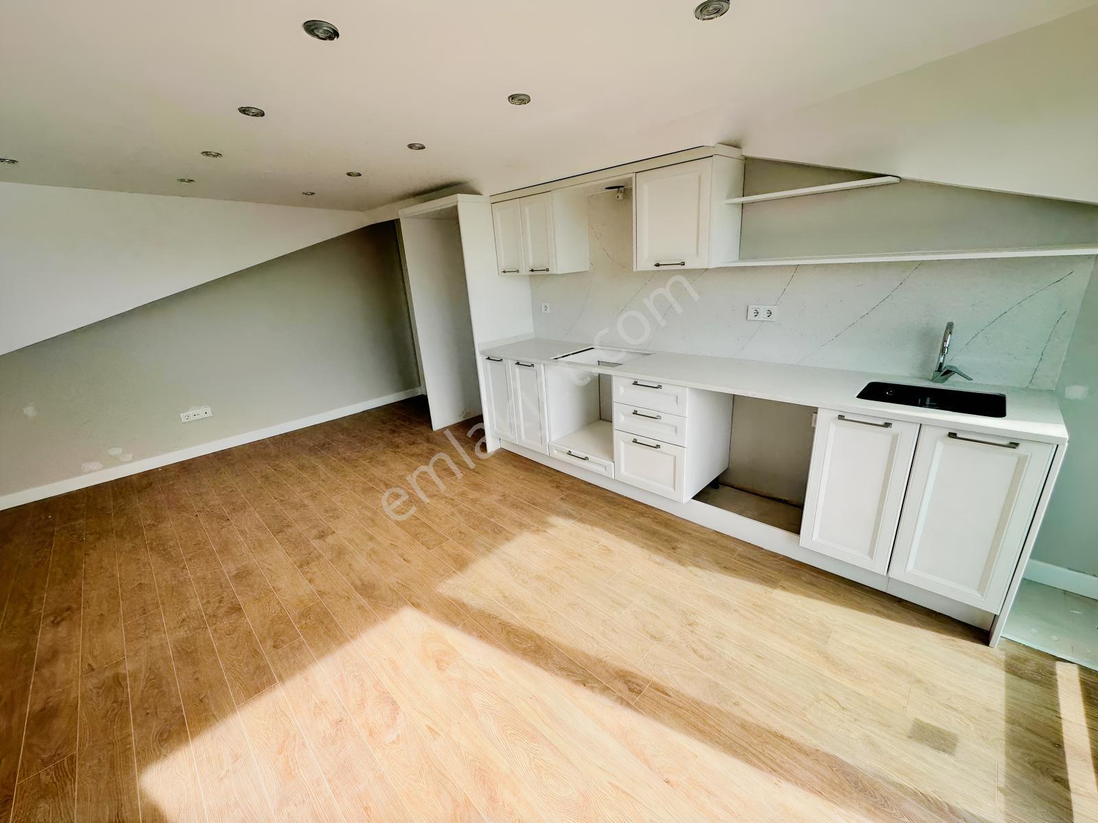 Üsküdar Altunizade'de Merkezi Konum Site İçinde 3+2 Dubleks — fotoğraf 29