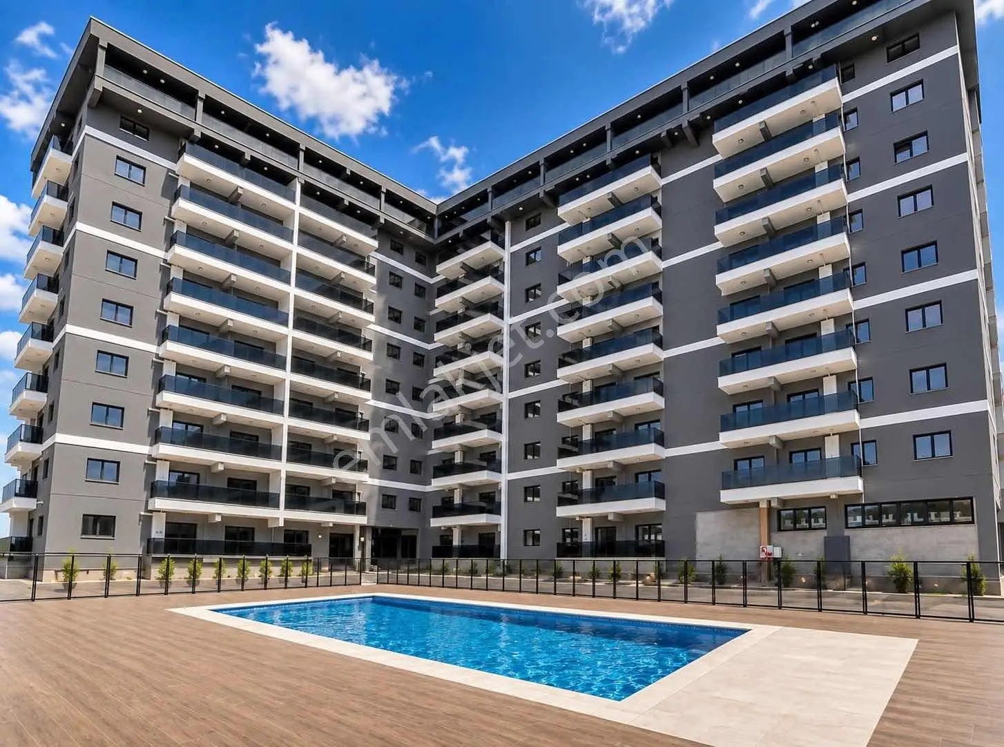 1 Menemen'De Havuzlu Site İçerisin'De Lüks 1+1 Satılık Daire