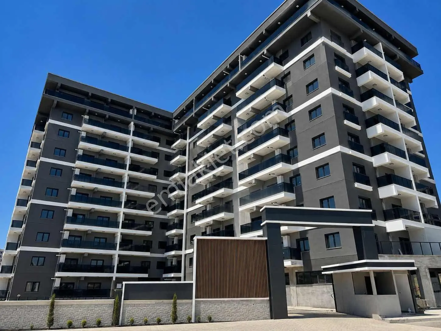 1 Menemen'de Havuzlu Site İçerisin'de Lüks 1+1 Satılık Daire — fotoğraf 2