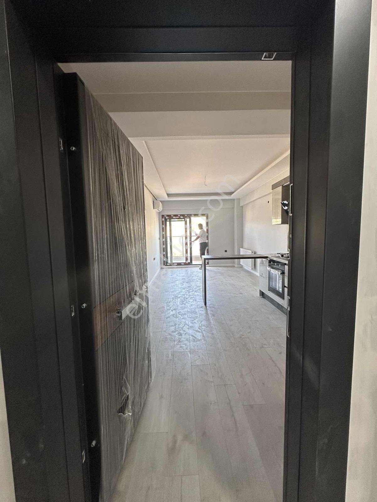 1 Menemen'de Havuzlu Site İçerisin'de Lüks 1+1 Satılık Daire — fotoğraf 6