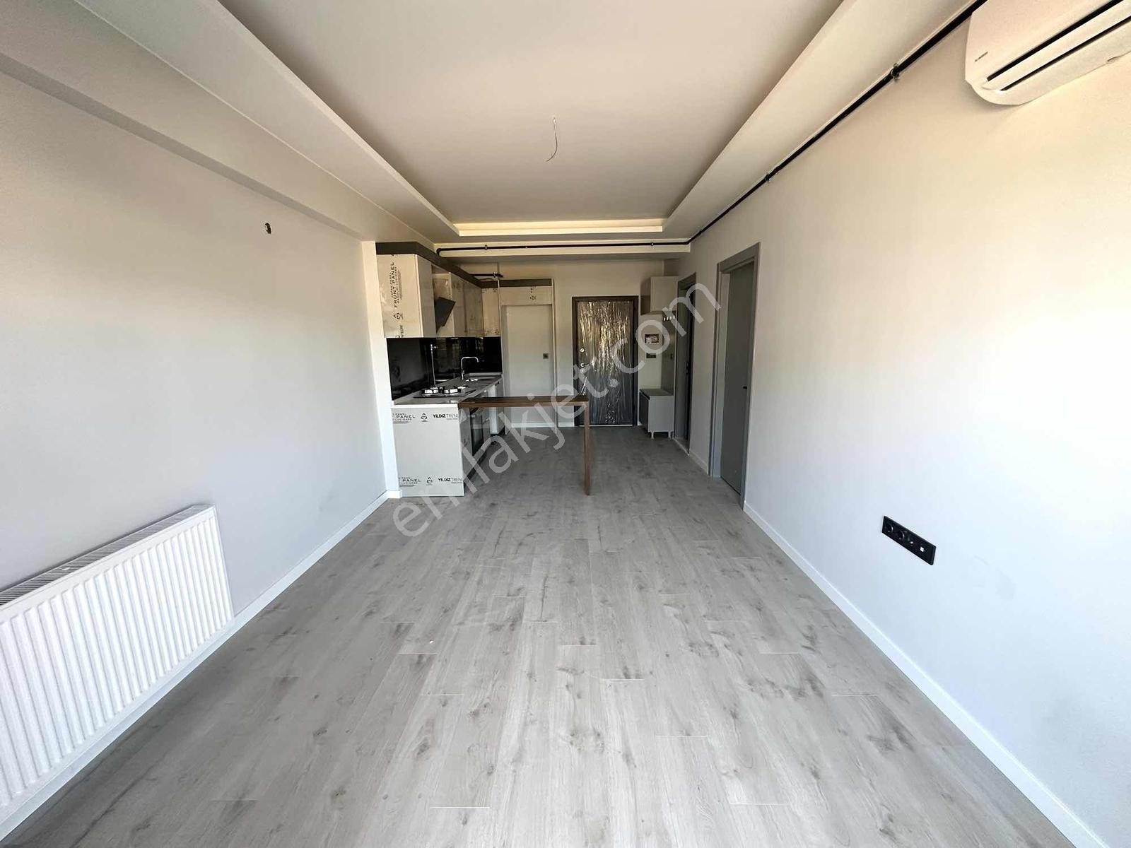 1 Menemen'de Havuzlu Site İçerisin'de Lüks 1+1 Satılık Daire — fotoğraf 9