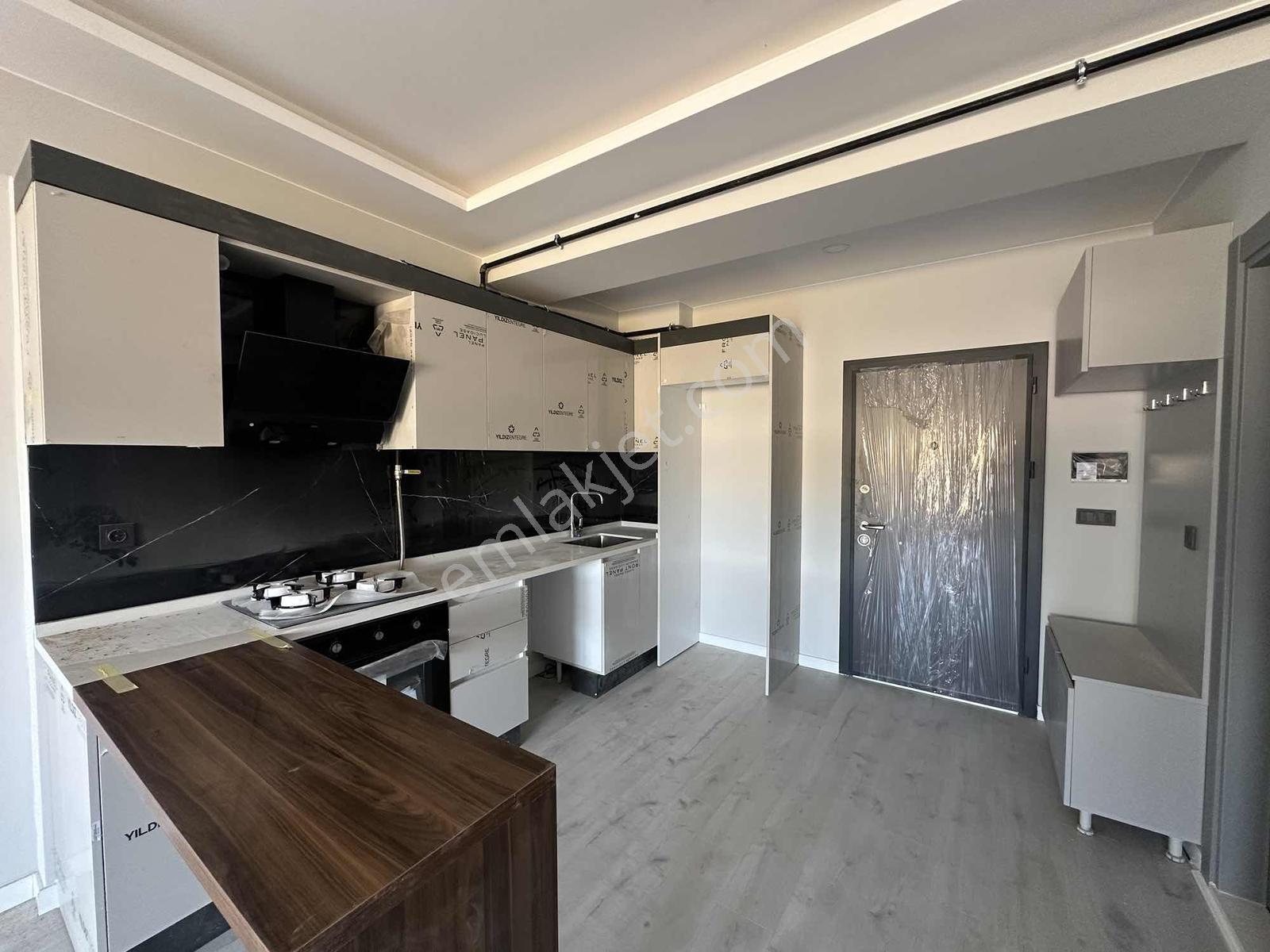 1 Menemen'de Havuzlu Site İçerisin'de Lüks 1+1 Satılık Daire — fotoğraf 10