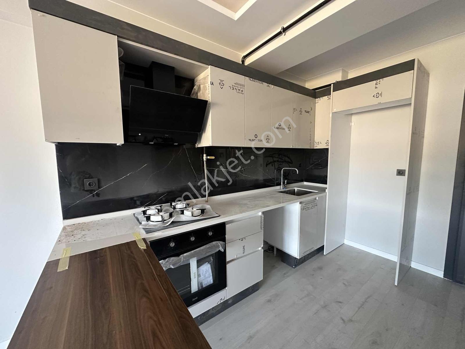 1 Menemen'de Havuzlu Site İçerisin'de Lüks 1+1 Satılık Daire — fotoğraf 11