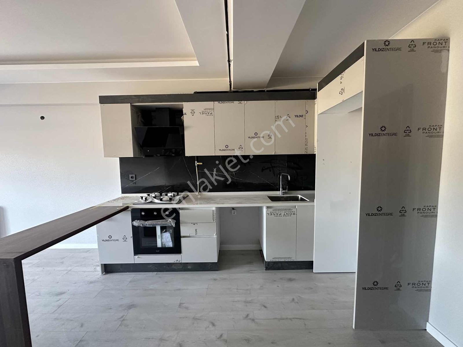 1 Menemen'de Havuzlu Site İçerisin'de Lüks 1+1 Satılık Daire — fotoğraf 12