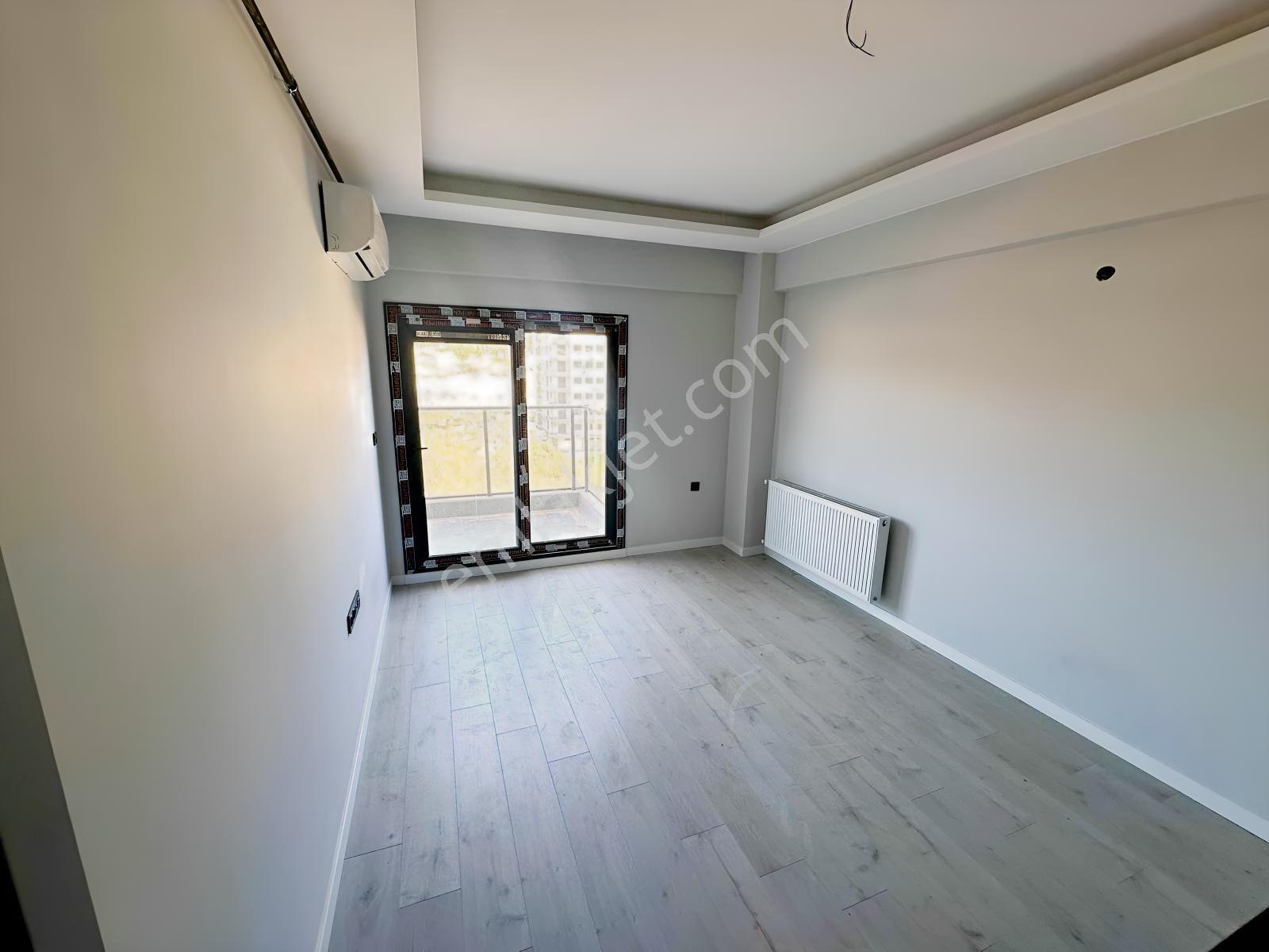 1 Menemen'de Havuzlu Site İçerisin'de Lüks 1+1 Satılık Daire — fotoğraf 13