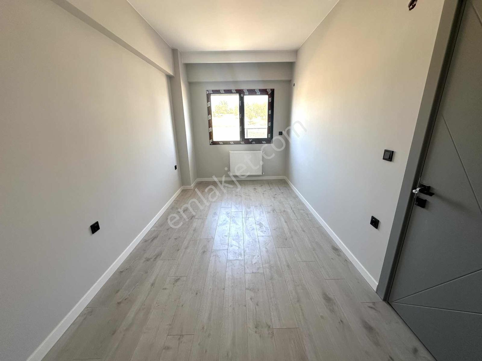 1 Menemen'de Havuzlu Site İçerisin'de Lüks 1+1 Satılık Daire — fotoğraf 18