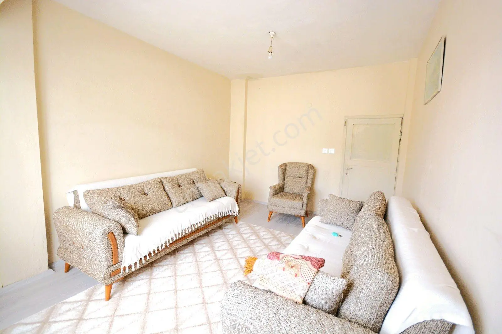 Satılık 41 M2 Hisseye Sahip 3+1 Merkezi Konumda Yatırımlık Daire — fotoğraf 2