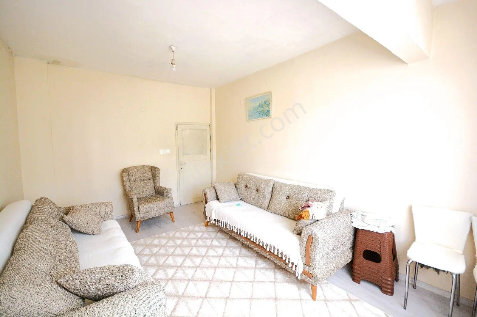 Satılık 41 M2 Hisseye Sahip 3+1 Merkezi Konumda Yatırımlık Daire — fotoğraf 3