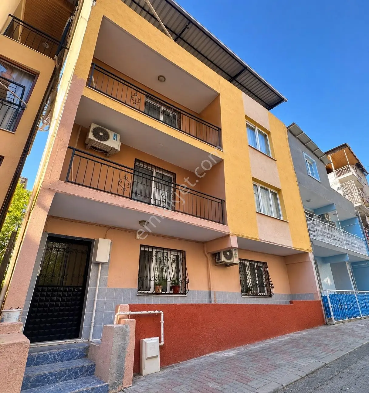 11 Remax Best'Ten Bayraklı Yamanlar'Da Satılık Komple Bına