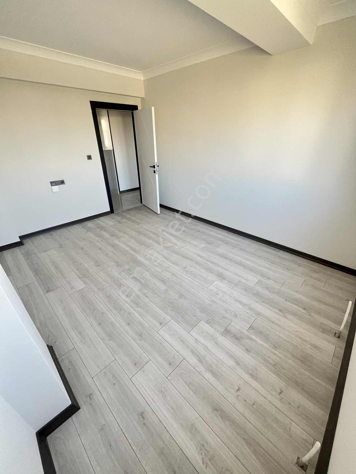 Ful + Ful Yapılı Ara Kat Güney Cephe Merkezi Konumda Daire !! — fotoğraf 13