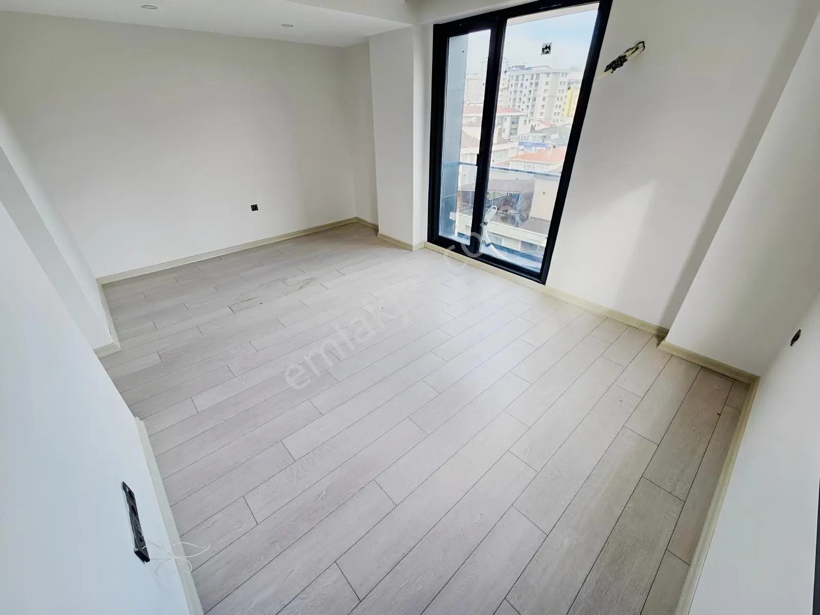 Şerifali'de Harika Konumda Kat Mülkiyetli Sıfır 2+1 — fotoğraf 7