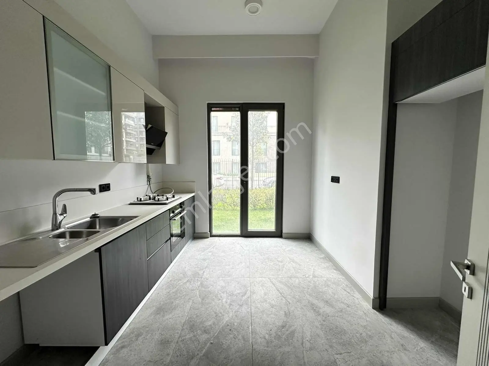 Çınarköy Evleri / Büyük Tip / Yüksek Tavan / 3+1 Bahçe Katı / — fotoğraf 6