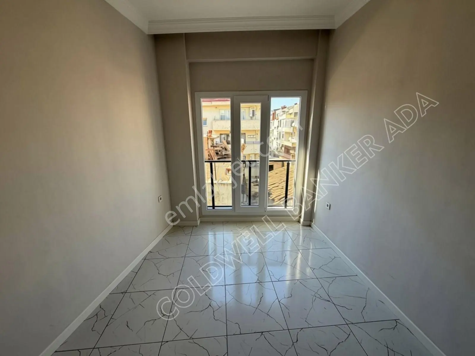 Kuşadası Sahile Yürüme Mesafesinde Satılık 1+1 Daire — fotoğraf 5