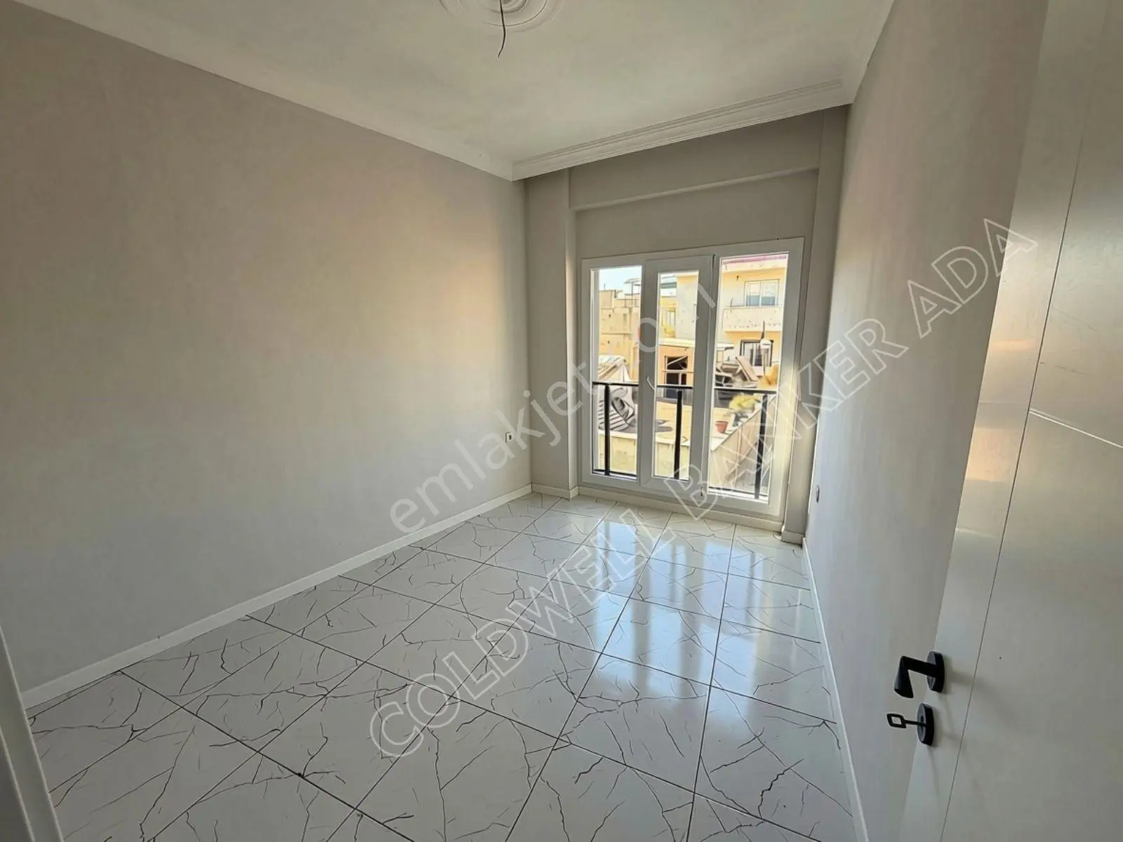 Kuşadası Sahile Yürüme Mesafesinde Satılık 1+1 Daire — fotoğraf 6