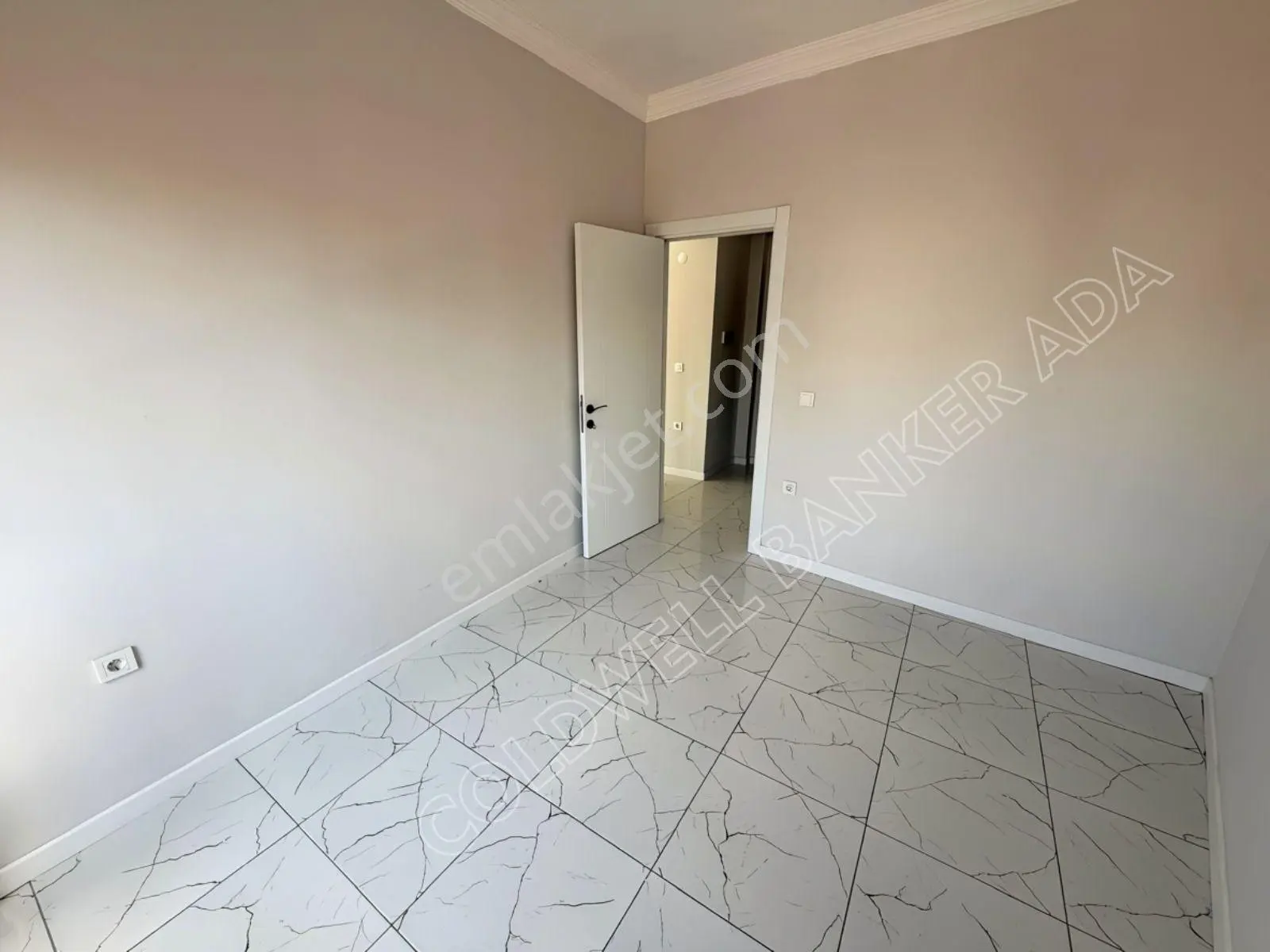 Kuşadası Sahile Yürüme Mesafesinde Satılık 1+1 Daire — fotoğraf 12