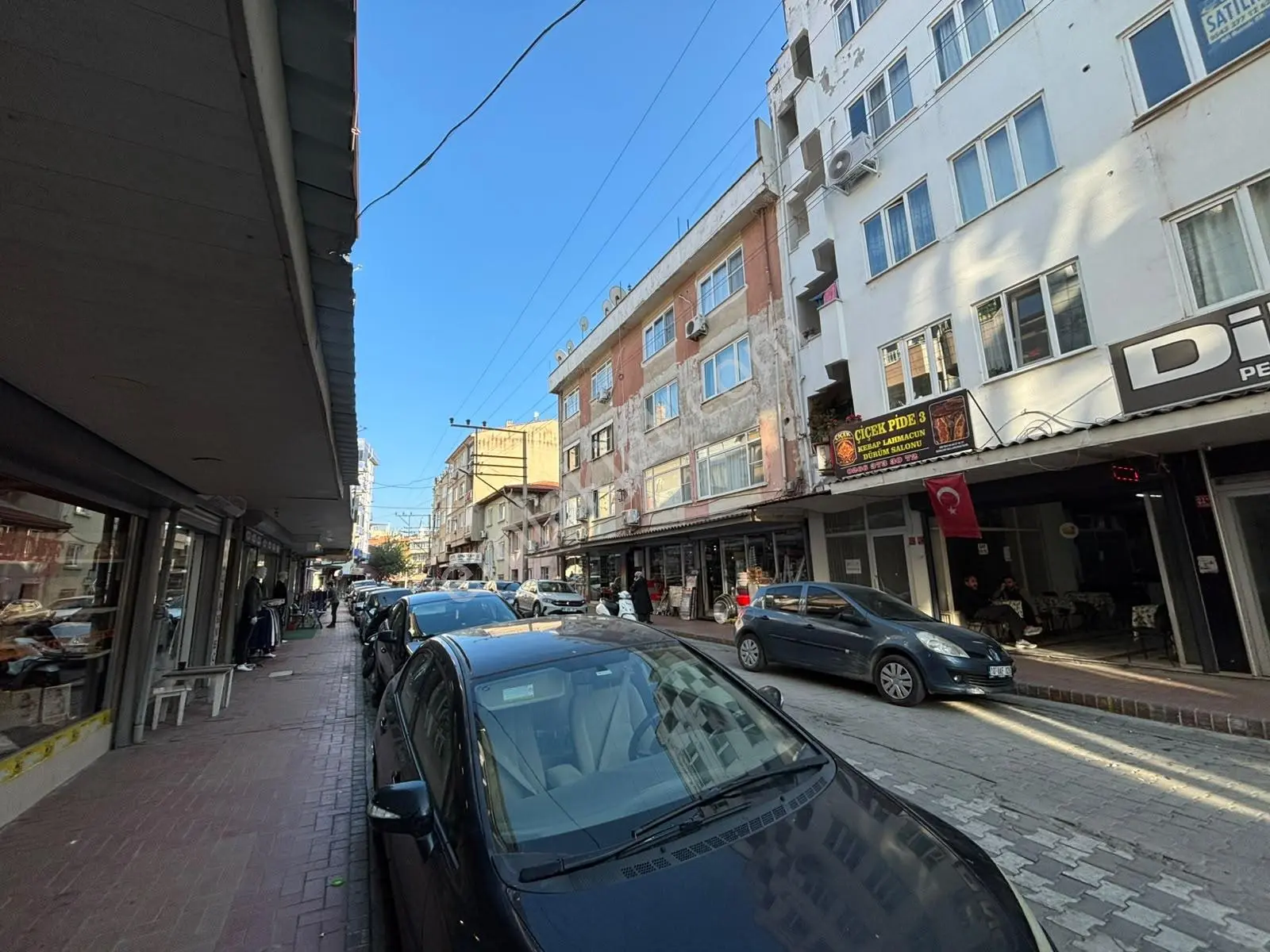 Edremitin Merkezinde Satılık 2+1 Daire — fotoğraf 3