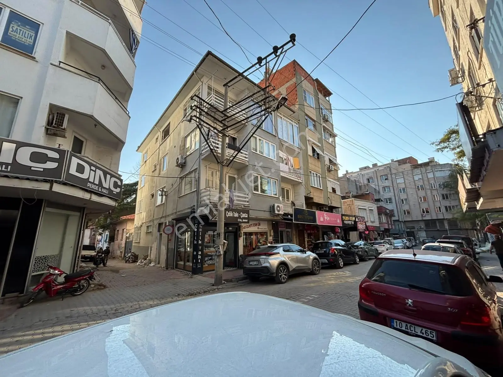 Edremitin Merkezinde Satılık 2+1 Daire — fotoğraf 4