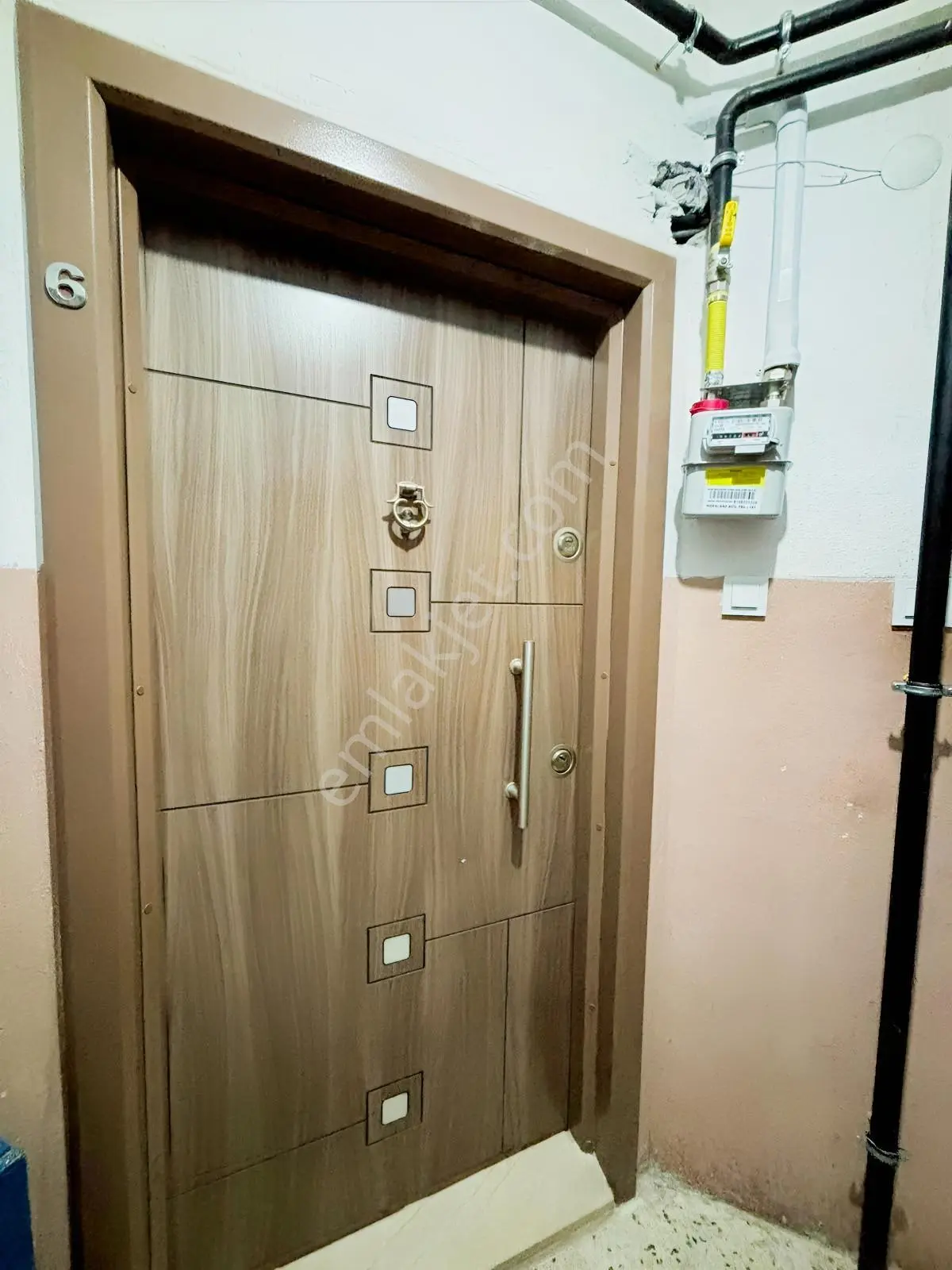 Edremitin Merkezinde Satılık 2+1 Daire — fotoğraf 5