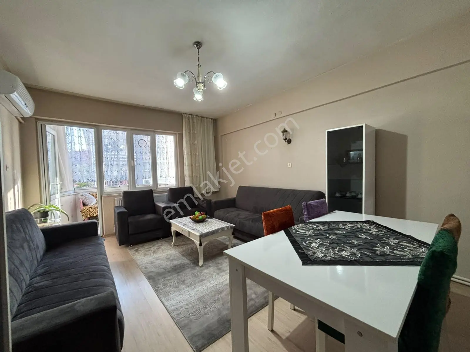 Edremitin Merkezinde Satılık 2+1 Daire — fotoğraf 8