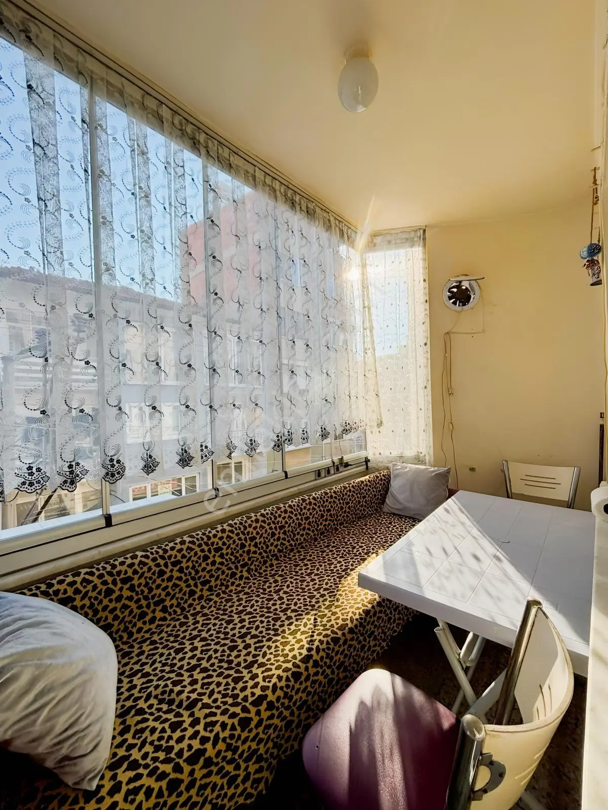 Edremitin Merkezinde Satılık 2+1 Daire — fotoğraf 9