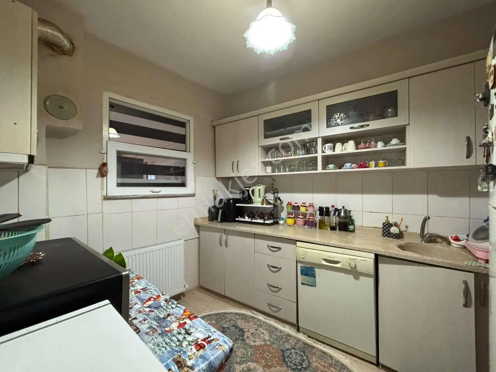 Edremitin Merkezinde Satılık 2+1 Daire — fotoğraf 13