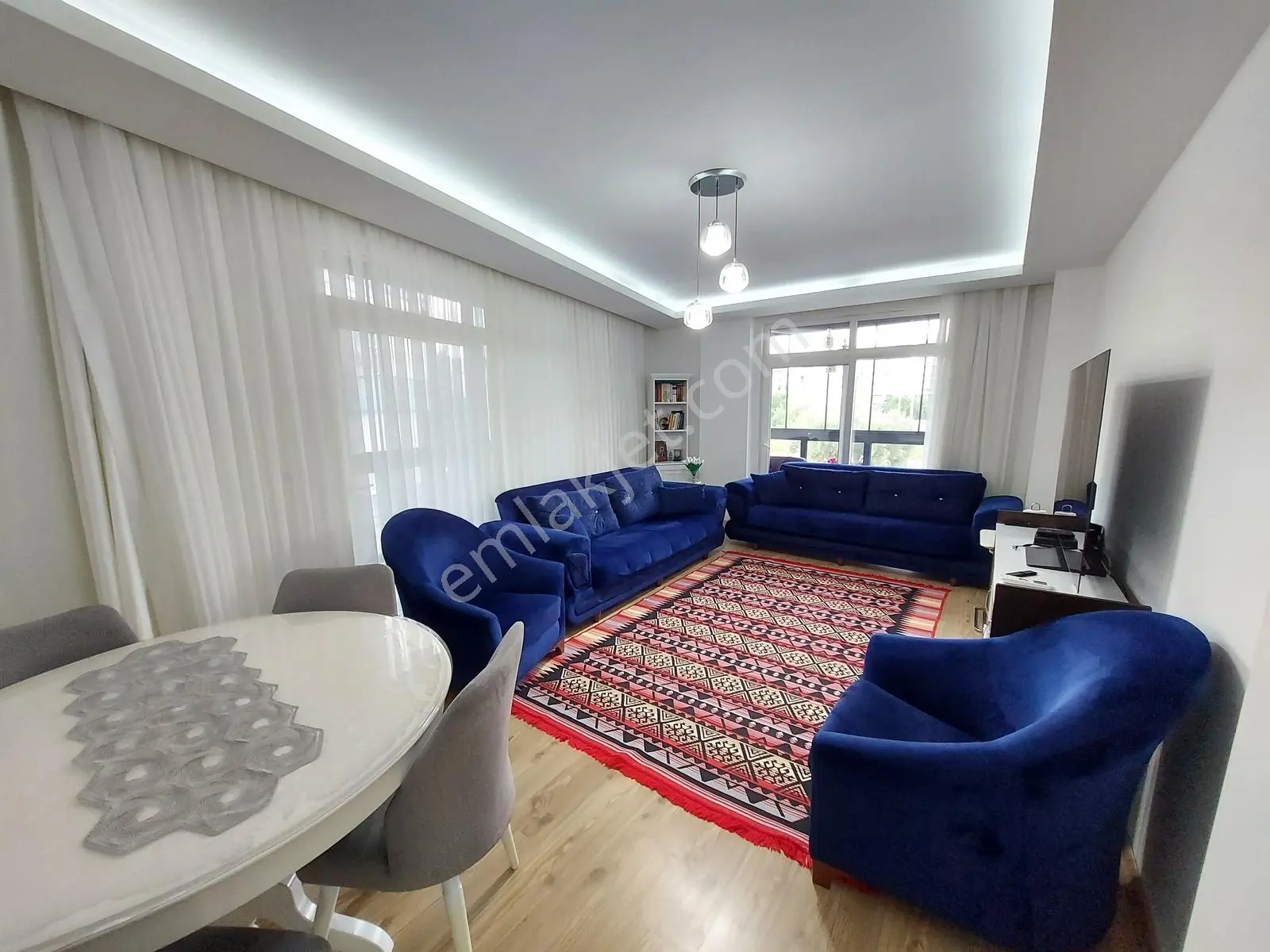 Sarılar Merkezde Dükkan Üstü 3+1 Masrafsız Geniş Daire
