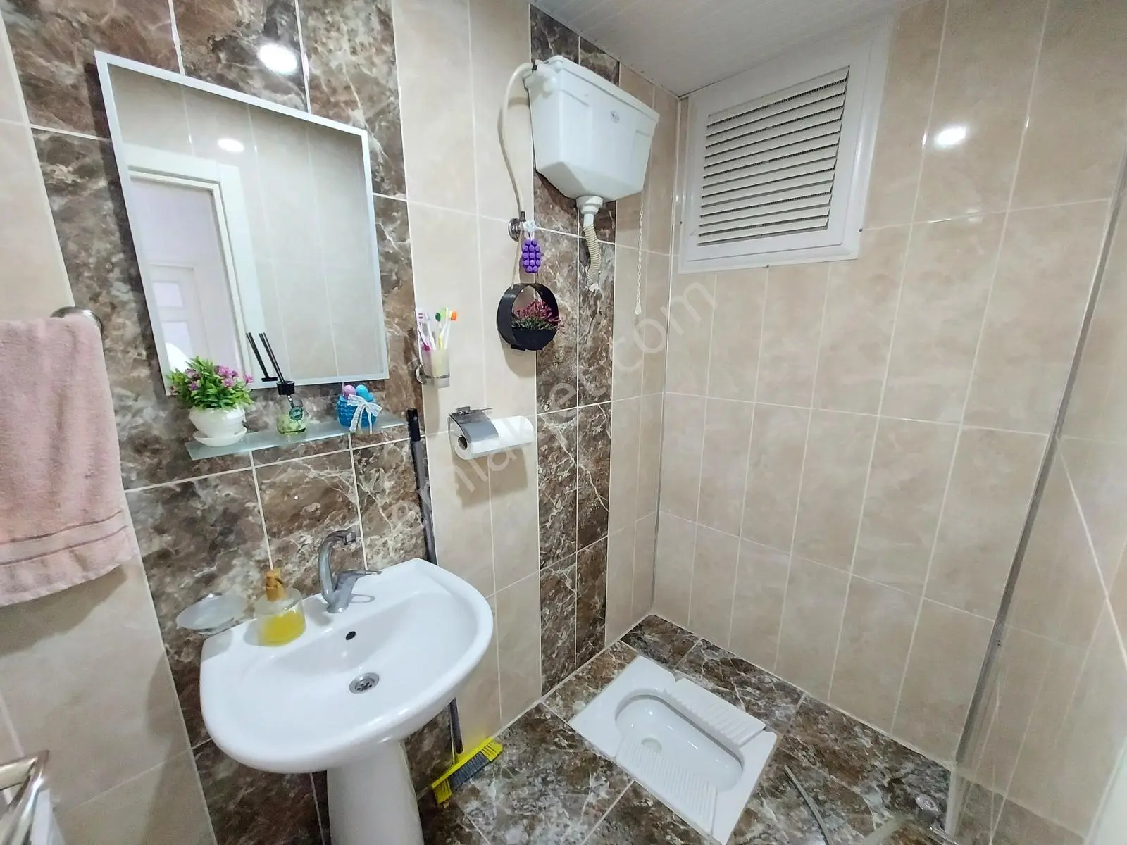 Sarılar Merkezde Dükkan Üstü 3+1 Masrafsız Geniş Daire — fotoğraf 21