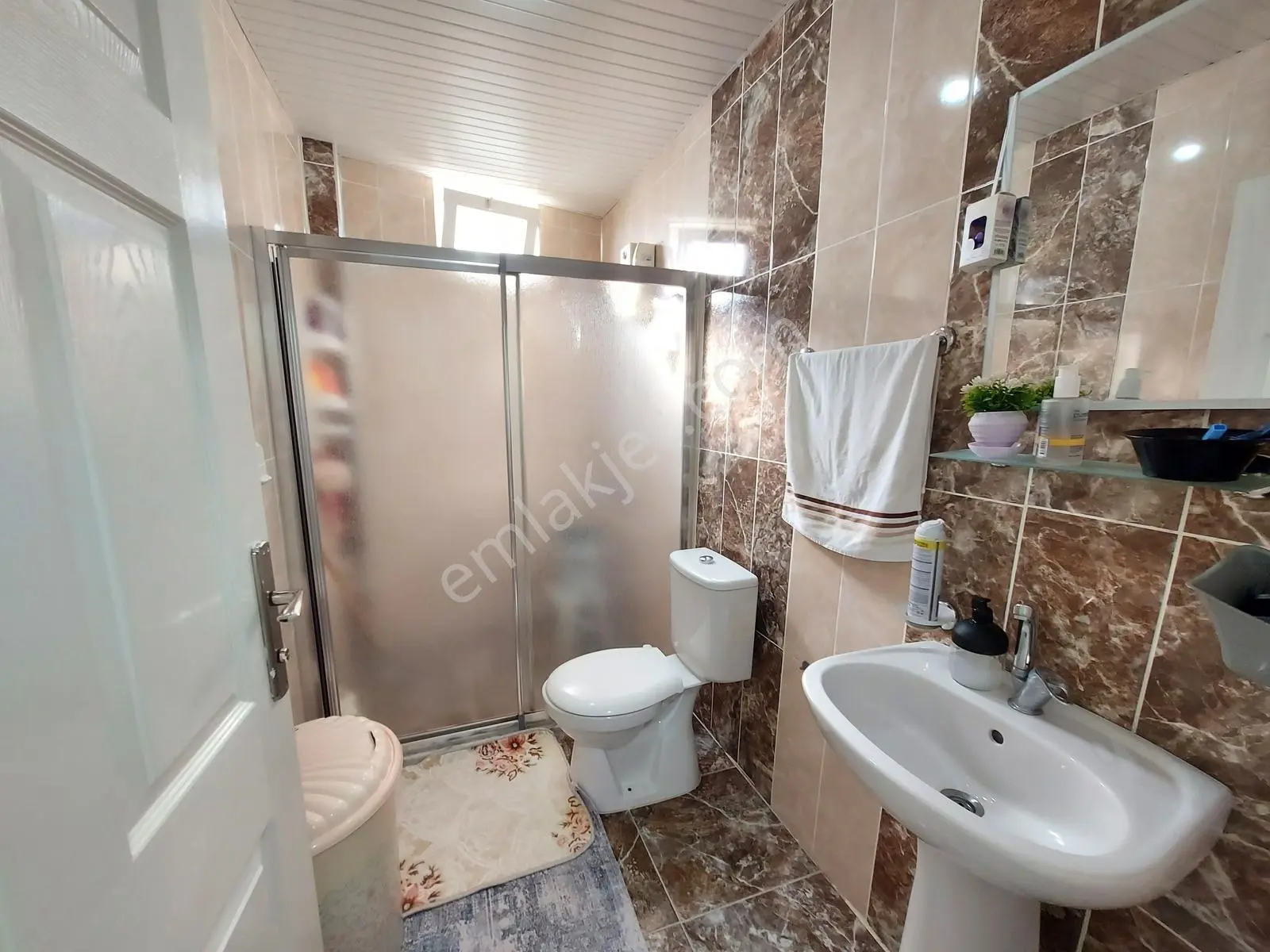 Sarılar Merkezde Dükkan Üstü 3+1 Masrafsız Geniş Daire — fotoğraf 22