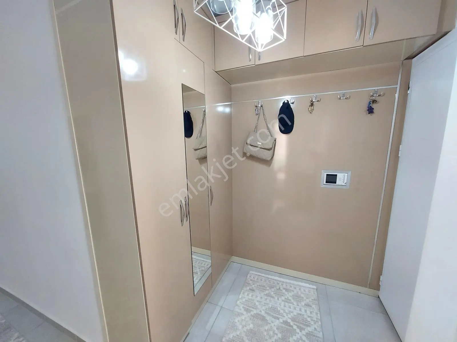 Sarılar Merkezde Dükkan Üstü 3+1 Masrafsız Geniş Daire — fotoğraf 23